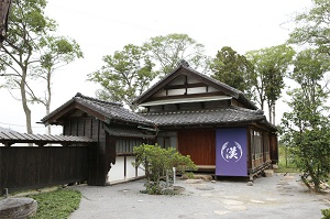 離れ